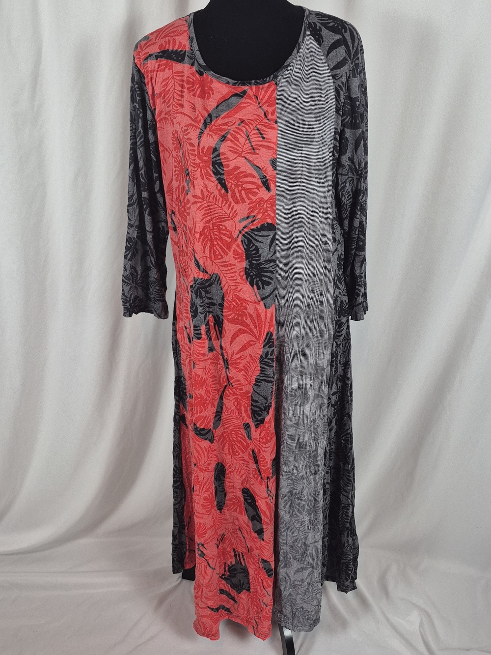 Shana Mixed Media Botanical Print Crinkle Knit Maxi Dress - Size L